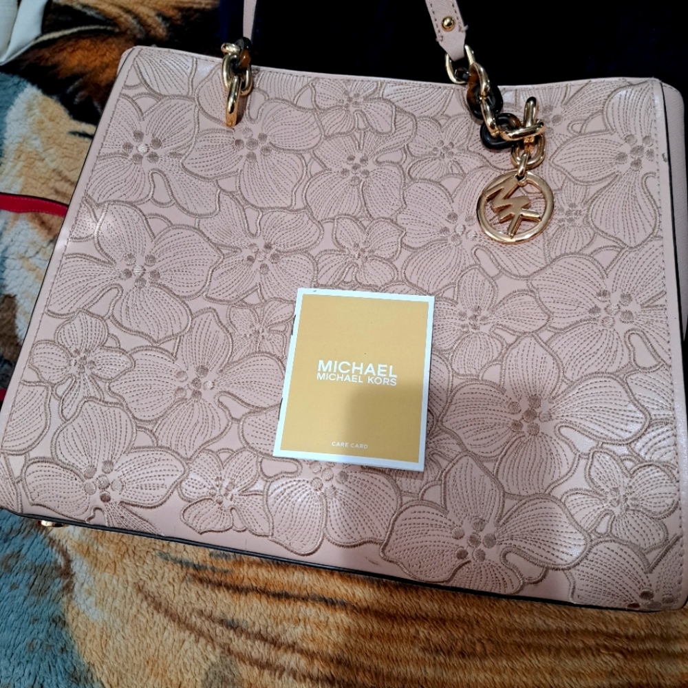 Light cream pink purse with gold